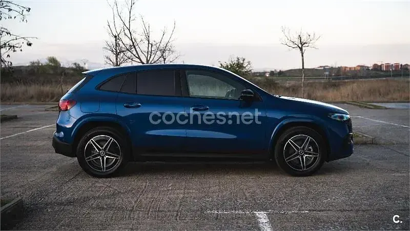 Käytetty Mercedes EQA250 22 kW (30 HP) 2025 Eléctrico Katumaasturi