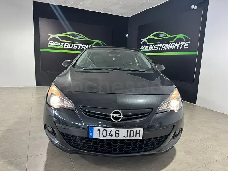 Usado Opel Astra GTC Sportive 136 CV (100 kW) 2016 Negro Berlina