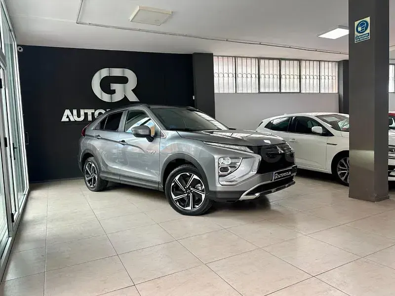 Usado Mitsubishi Eclipse Cross 188 CV (138 kW) 2022 Gris / plata SUV