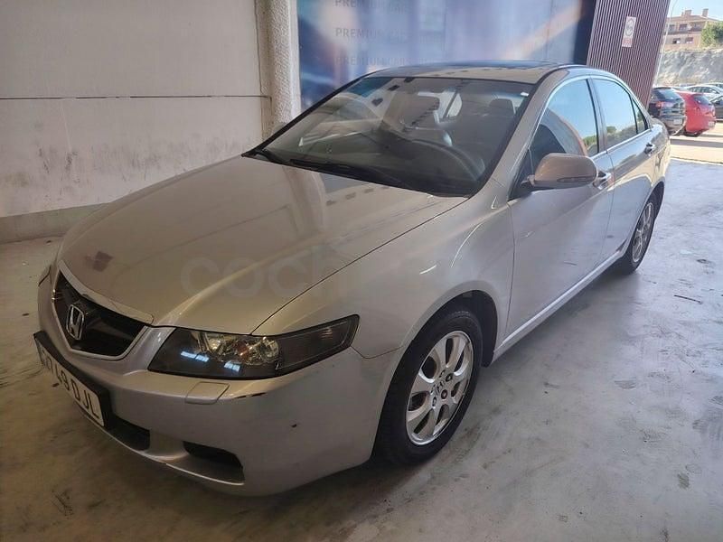 Usado Honda Accord Executive 140 CV (102 kW) 2005 Gris / plata Berlina