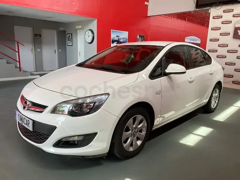 Usado Opel Astra Elegance 140 CV (102 kW) 2016 Blanco Berlina