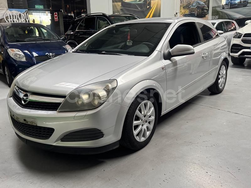 Gris / plata Usado 2007 Opel Astra GTC Enjoy Berlina | 3260 € (Buen precio) - Imagen 1/4