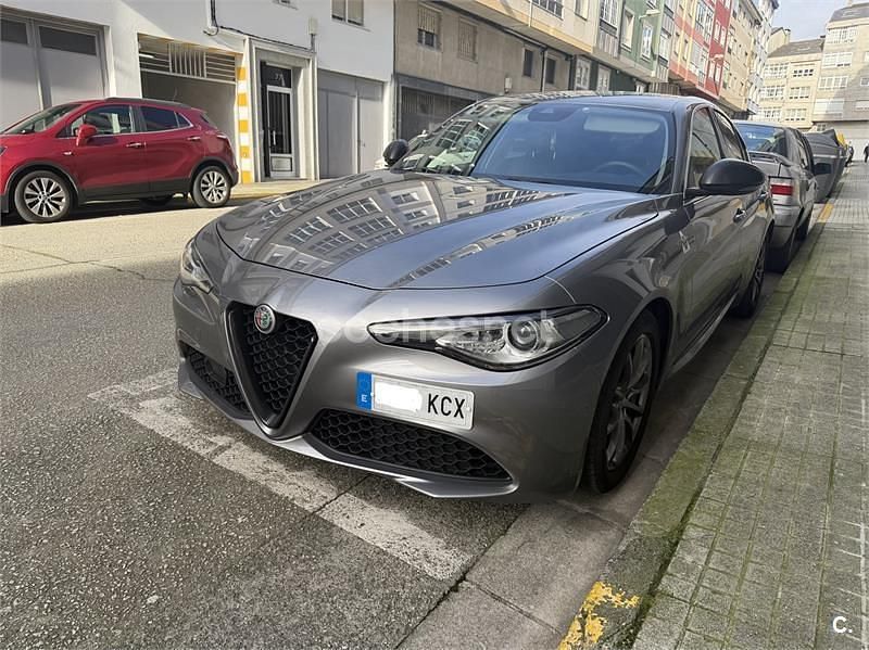 Usado Alfa Romeo Giulia Super 180 CV (132 kW) 2017 Gris / plata Berlina