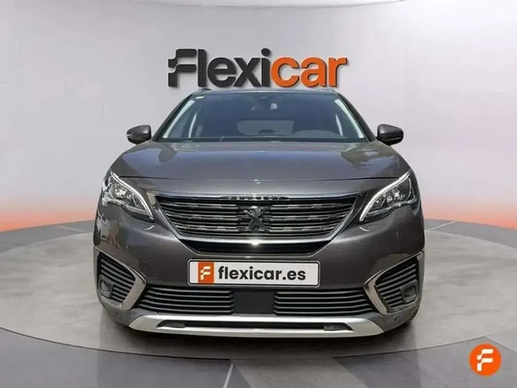 Usado Peugeot 5008 Allure 131 CV (96 kW) 2020 Gris SUV