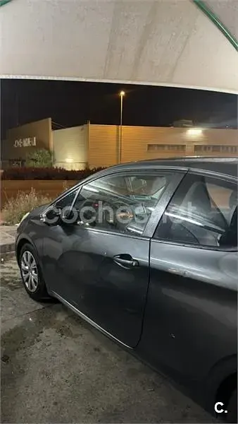 Usado Peugeot 208 Access 82 CV (60 kW) 2013 Gris / plata Utilitario