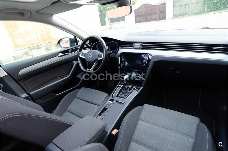 Usado VW Passat 122 CV (89 kW) 2021 Negro Familiar