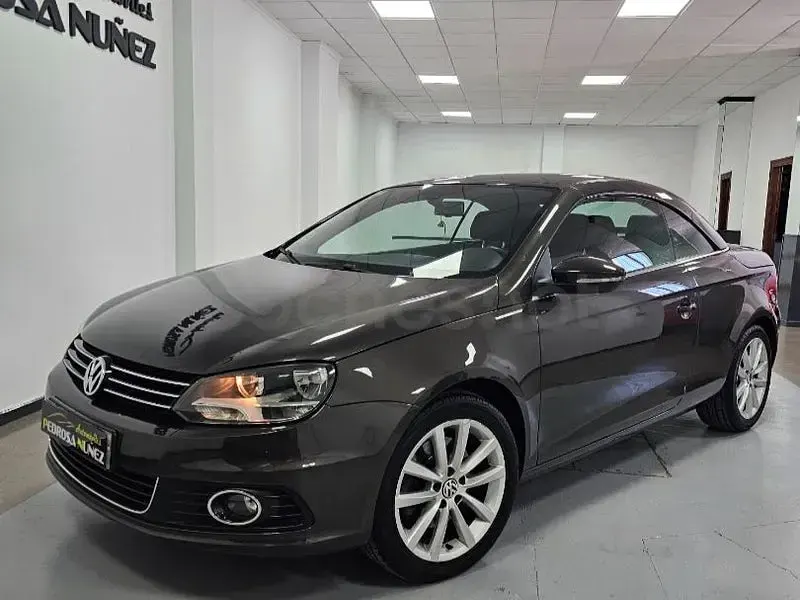Usado VW Eos Sport 140 CV (102 kW) 2012 Gris / plata Descapotable