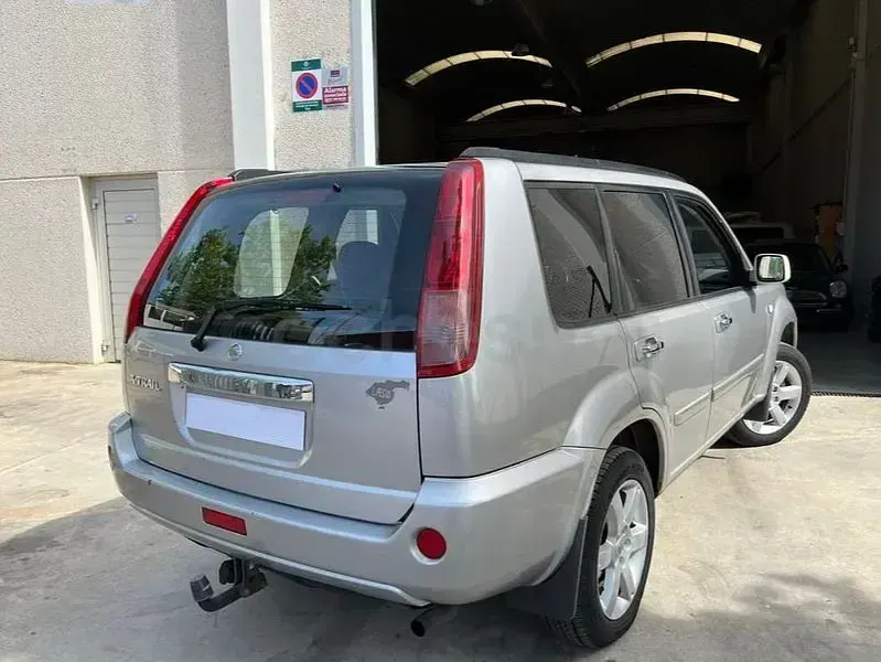 Usado Nissan X-Trail 165 CV (121 kW) 2005 Plateado SUV