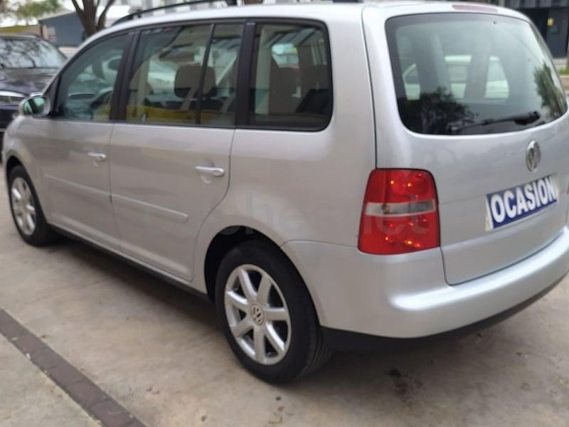 Usado VW Touran Advance 102 CV (75 kW) 2004 Gris / plata Monovolumen