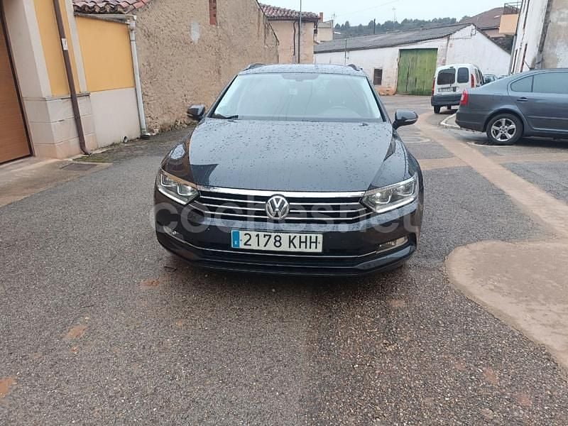 Usado VW Passat Sportline 150 CV (110 kW) 2018 Negro Familiar
