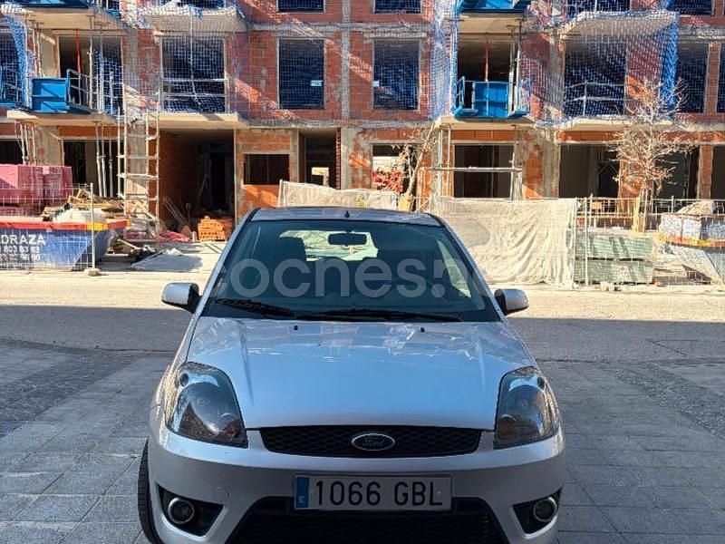 Gris / plata Usado 2009 Ford Fiesta Trend Berlina | 3200 € (Precio justo) - Imagen 1/4