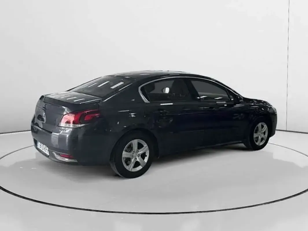 Usado Peugeot 508 Active 120 CV (88 kW) 2017 Gris Berlina