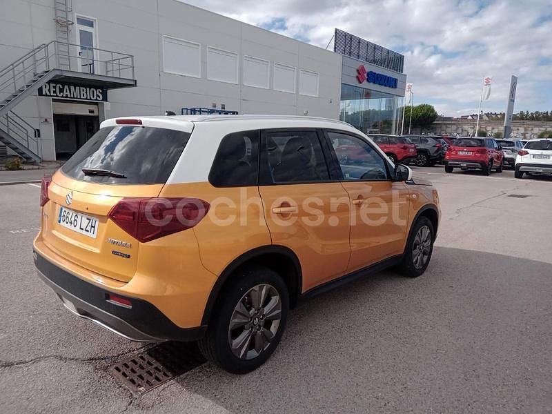 Usado Suzuki Vitara 116 CV (85 kW) 2022 Amarillo SUV