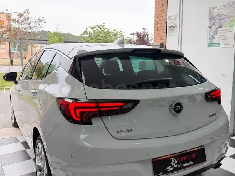 Usado Opel Astra 200 CV (147 kW) 2018 Blanco Berlina