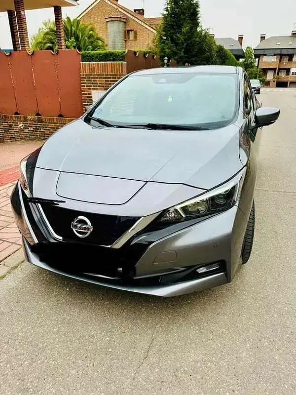 Usado Nissan Leaf N-Connecta 110 kW (150 CV) 2022 Gris Utilitario