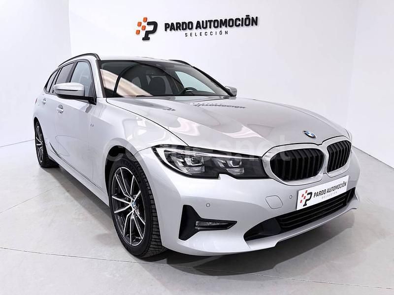 Gris / plata Usado 2021 BMW 318 Familiar | 27.900 € (Un poco caro) - Imagen 1/4