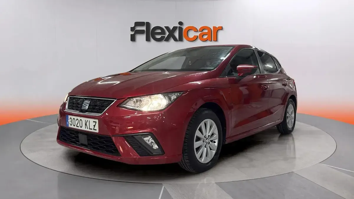 Usado Seat Ibiza Reference 75 CV (55 kW) 2018 Granate Utilitario