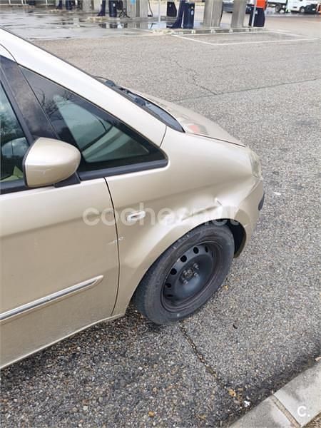 Usado Lancia Musa 90 CV (66 kW) 2007 Beige Monovolumen