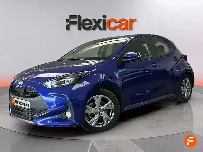 Usado Toyota Yaris Plus 116 CV (85 kW) 2025 Azul Utilitario