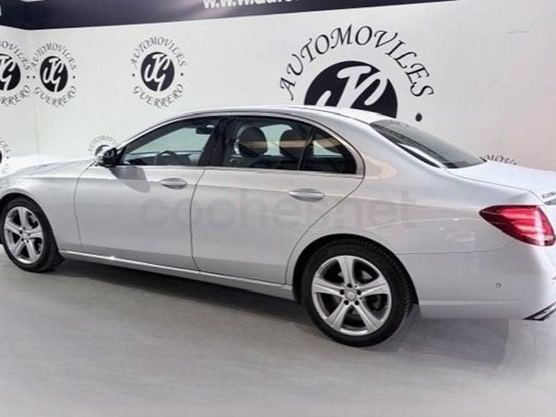 Usado Mercedes E220 194 CV (142 kW) 2018 Gris / plata Berlina
