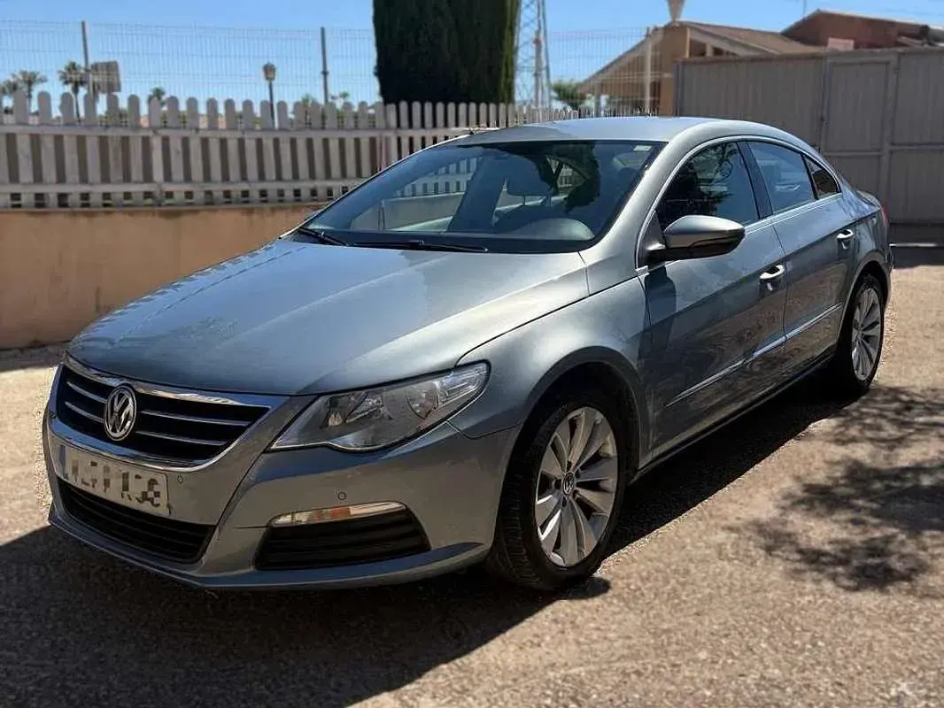 Usado VW Passat 160 CV (117 kW) 2011 Gris Coupe