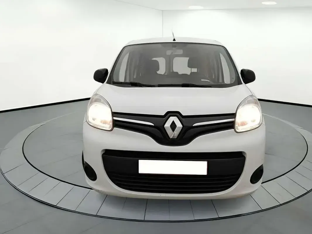 Usado Renault Kangoo Zen 75 CV (55 kW) 2018 Blanco Monovolumen