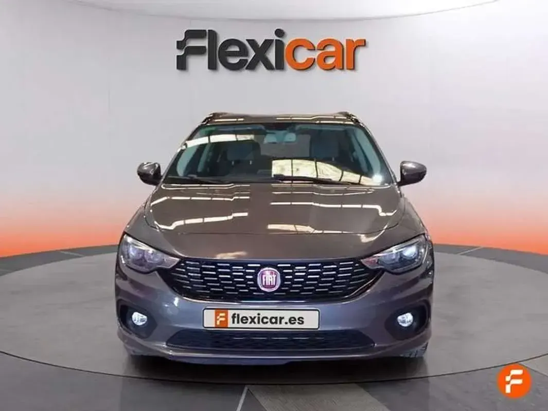 Usado Fiat Tipo Lounge 95 CV (69 kW) 2018 Gris Familiar