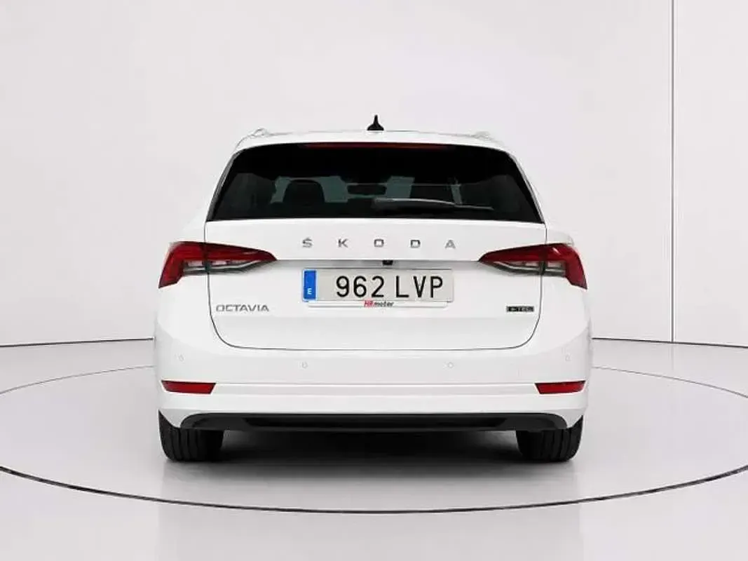 Usado Skoda Octavia Ambition 110 CV (80 kW) 2021 Blanco Utilitario