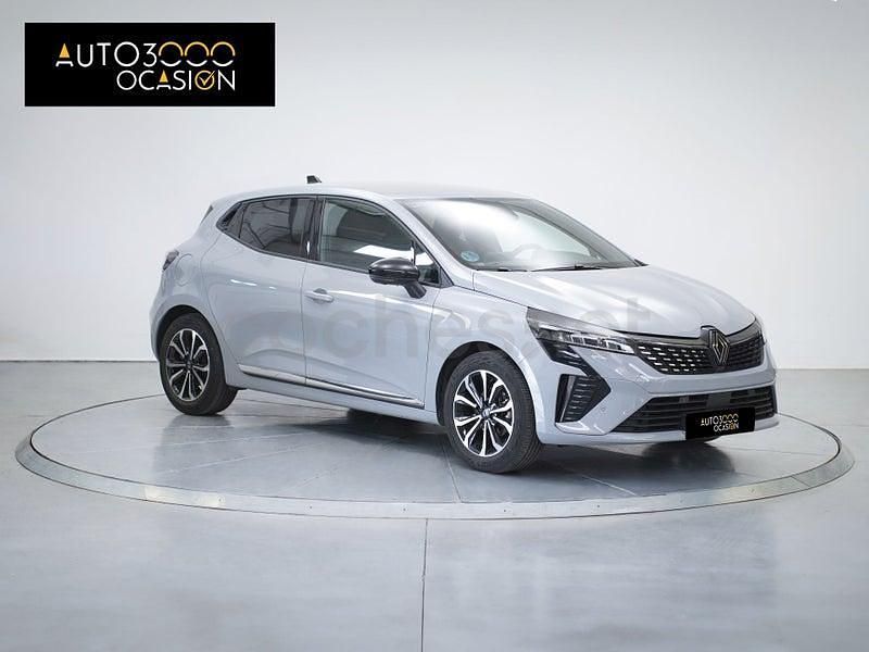 Usado Renault Clio V Techno 100 CV (73 kW) 2025 Gris / plata Berlina