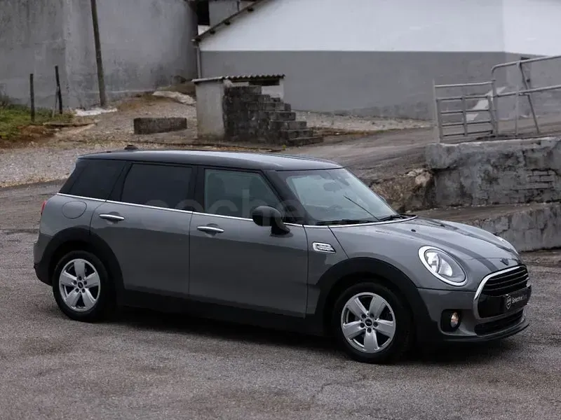 Usado Mini Cooper Clubman 136 CV (100 kW) 2020 Gris / plata Familiar