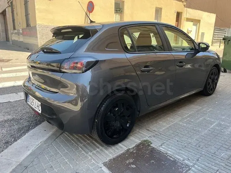 Usado Peugeot 208 Active 102 CV (75 kW) 2020 Gris / plata Utilitario