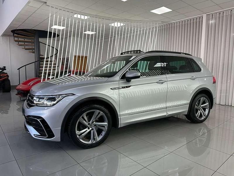 Begagnad VW Tiguan R-line 150 HK (110 kW) 2023 Grå SUV