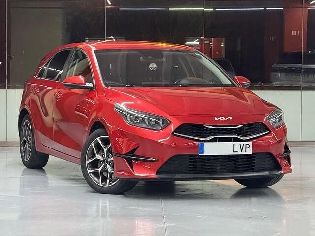 Usado Kia Ceed 101 CV (74 kW) 2021 Rojo Utilitario