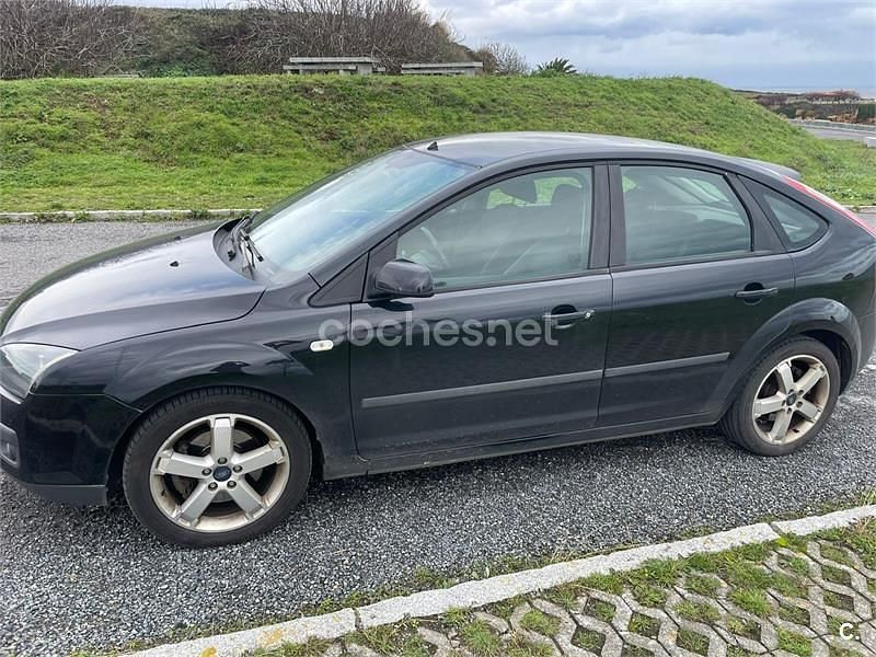 Usado Ford Focus Sport 115 CV (84 kW) 2006 Negro Berlina