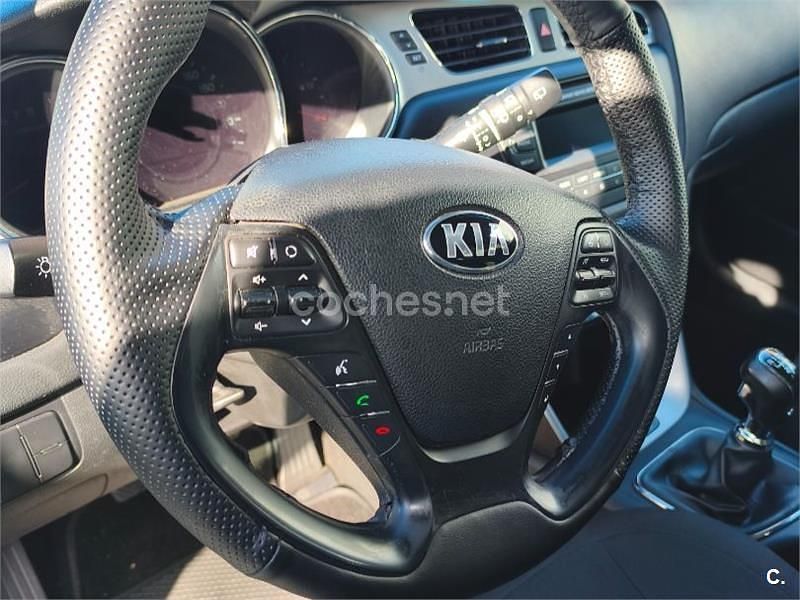 Usado Kia Ceed 100 CV (73 kW) 2015 Blanco Utilitario