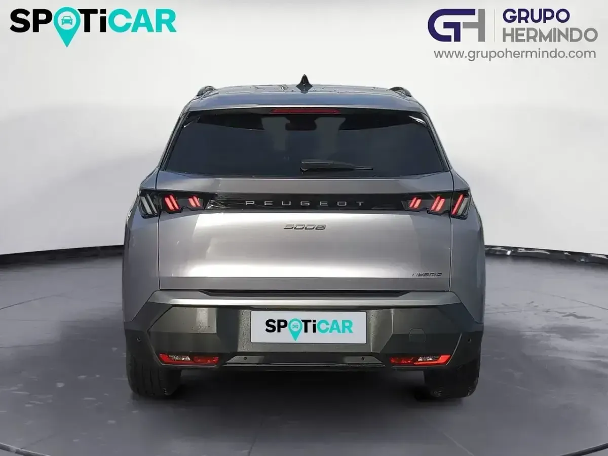 Usado Peugeot 5008 Allure 145 CV (106 kW) 2025 Gris / plata SUV