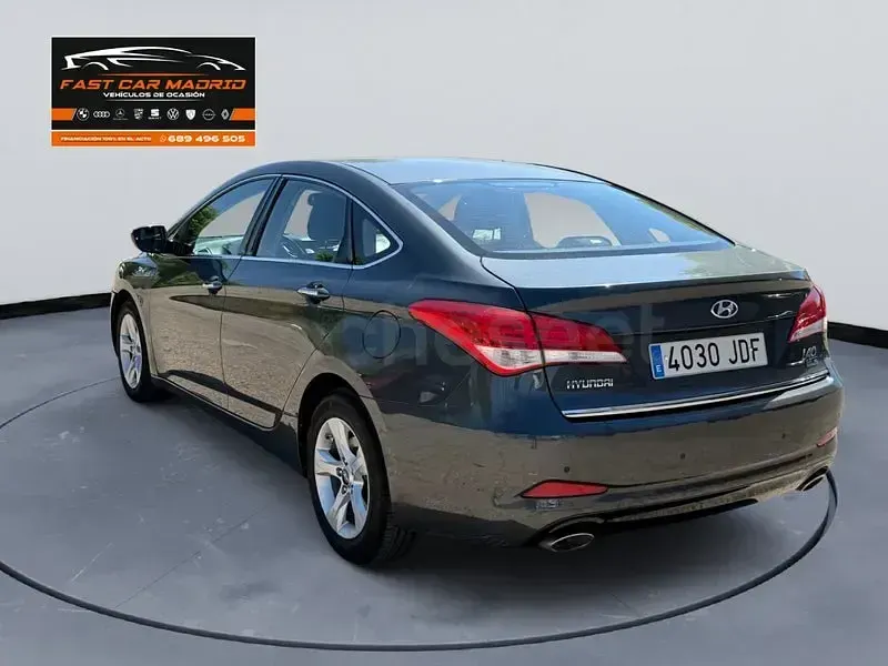 Usado Hyundai i40 115 CV (84 kW) 2017 Gris / plata Berlina