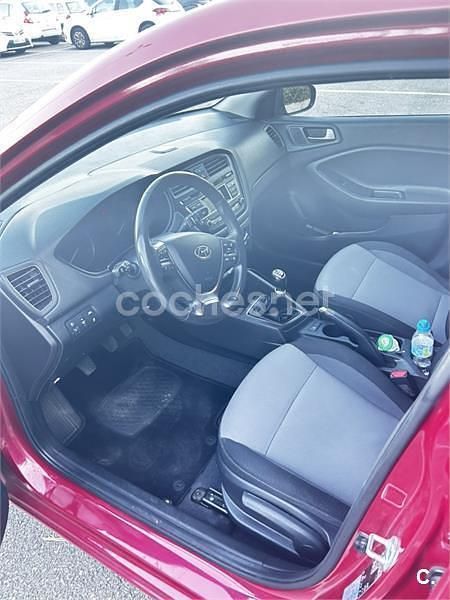 Granate Usado 2018 Hyundai i20 Berlina | 7500 € (Super precio) - Imagen 1/2