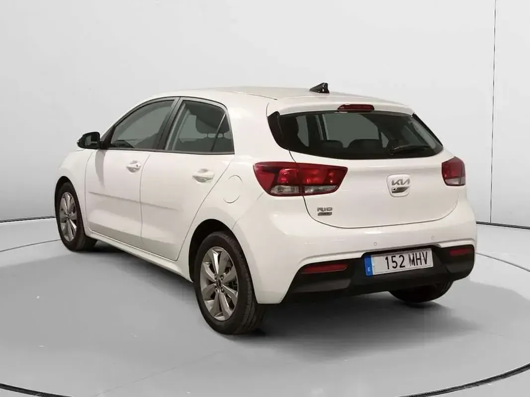 Usado Kia Rio 101 CV (74 kW) 2023 Blanco Utilitario