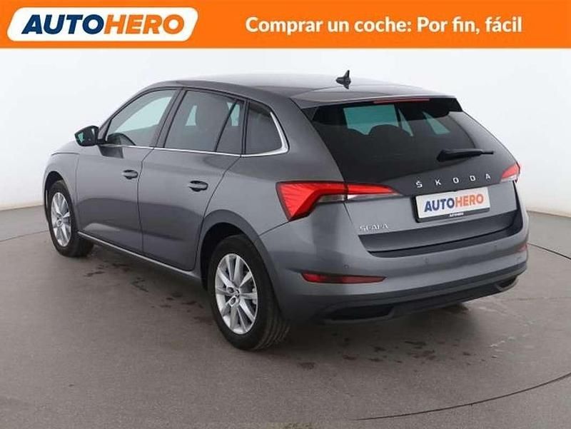 Usado Skoda Scala Ambition 111 CV (81 kW) 2022 Gris Utilitario