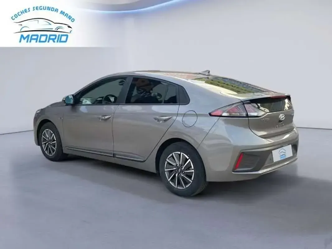 Usado Hyundai Ioniq 100 kW (136 CV) 2022 Gris Utilitario