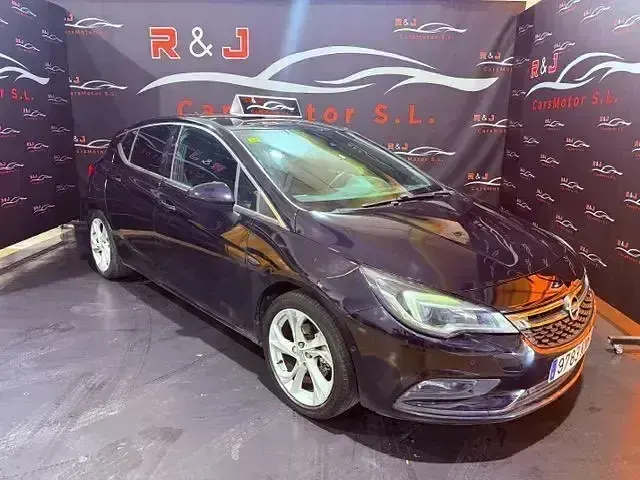 Usado Opel Astra Dynamic 110 CV (80 kW) 2018 Azul Berlina