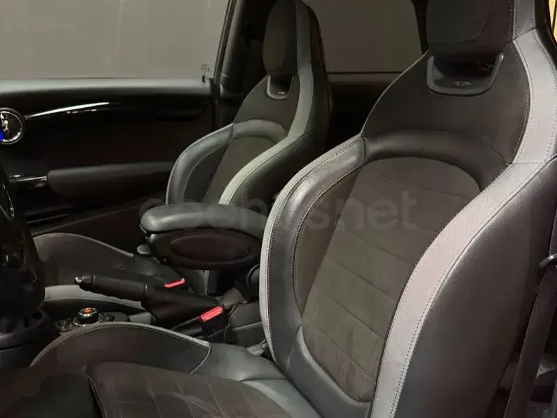 Usado Mini John Cooper Works 231 CV (169 kW) 2020 Gris / plata Utilitario