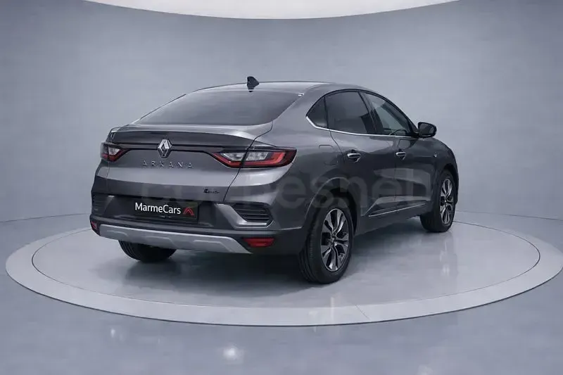 Usado Renault Arkana Techno 145 CV (106 kW) 2025 Gris / plata SUV