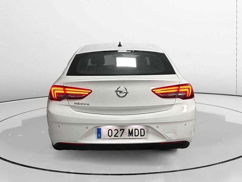 Usado Opel Insignia Edition 122 CV (89 kW) 2022 Blanco Berlina