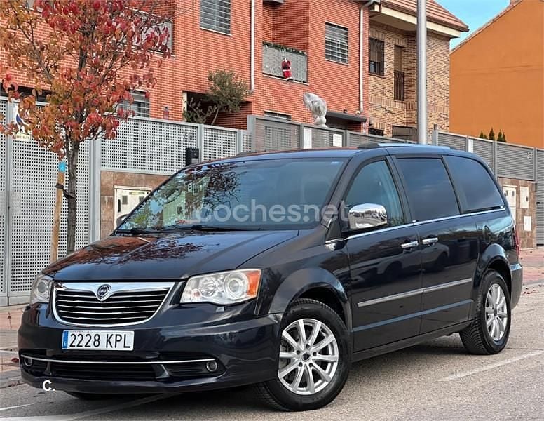 Azul Usado 2014 Lancia Voyager Platinum Monovolumen | 9500 € (Buen precio) - Imagen 1/4