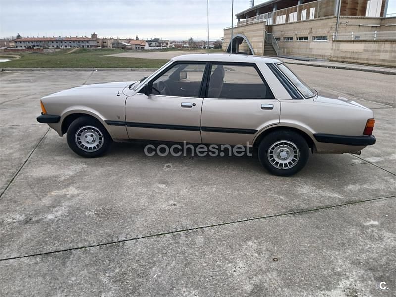 Usado Ford Granada 114 CV (83 kW) 1982 Marrón Berlina