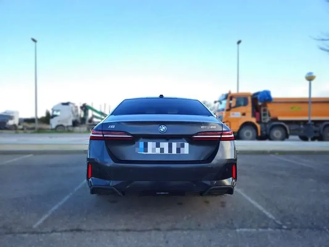 Usado BMW i5 250 kW (340 CV) 2024 Negro Berlina