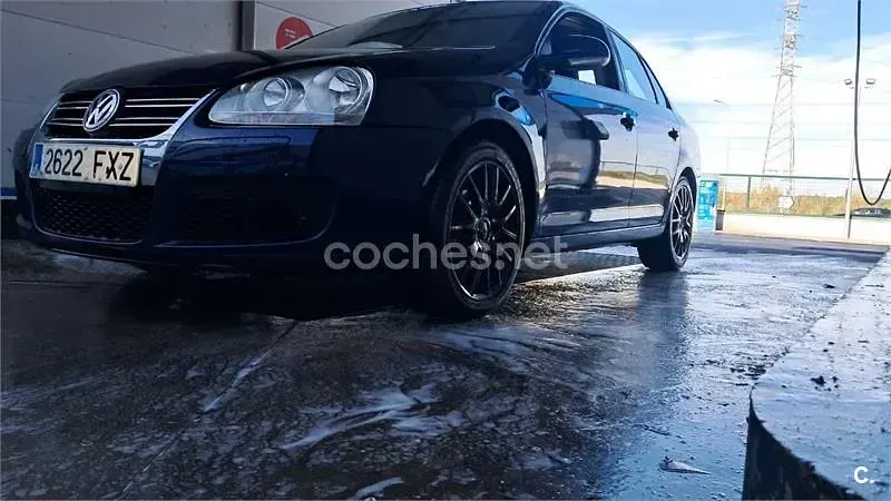 Usado VW Jetta Trendline 105 CV (77 kW) 2007 Azul Berlina