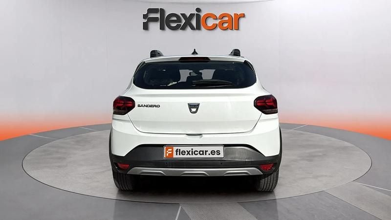Usado Dacia Sandero Comfort 91 CV (66 kW) 2021 Blanco Utilitario